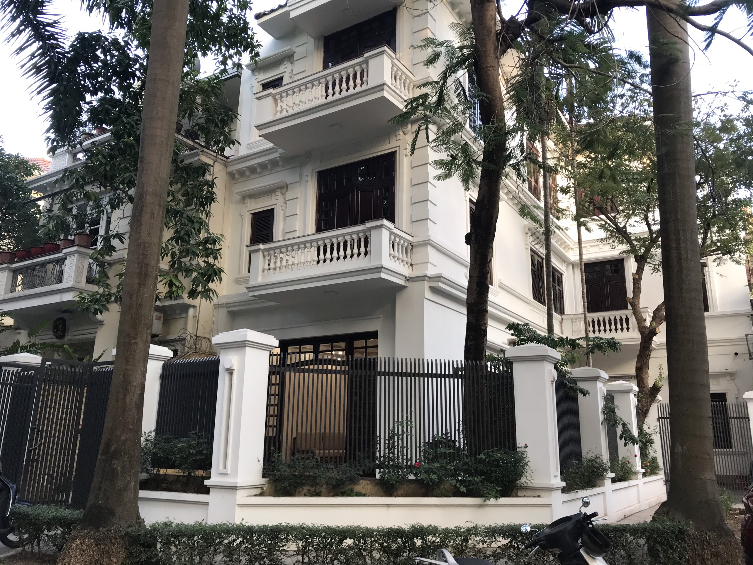 Cho thuê biệt thự căn góc khu C2 khu Ciputra Hà Nội. 1