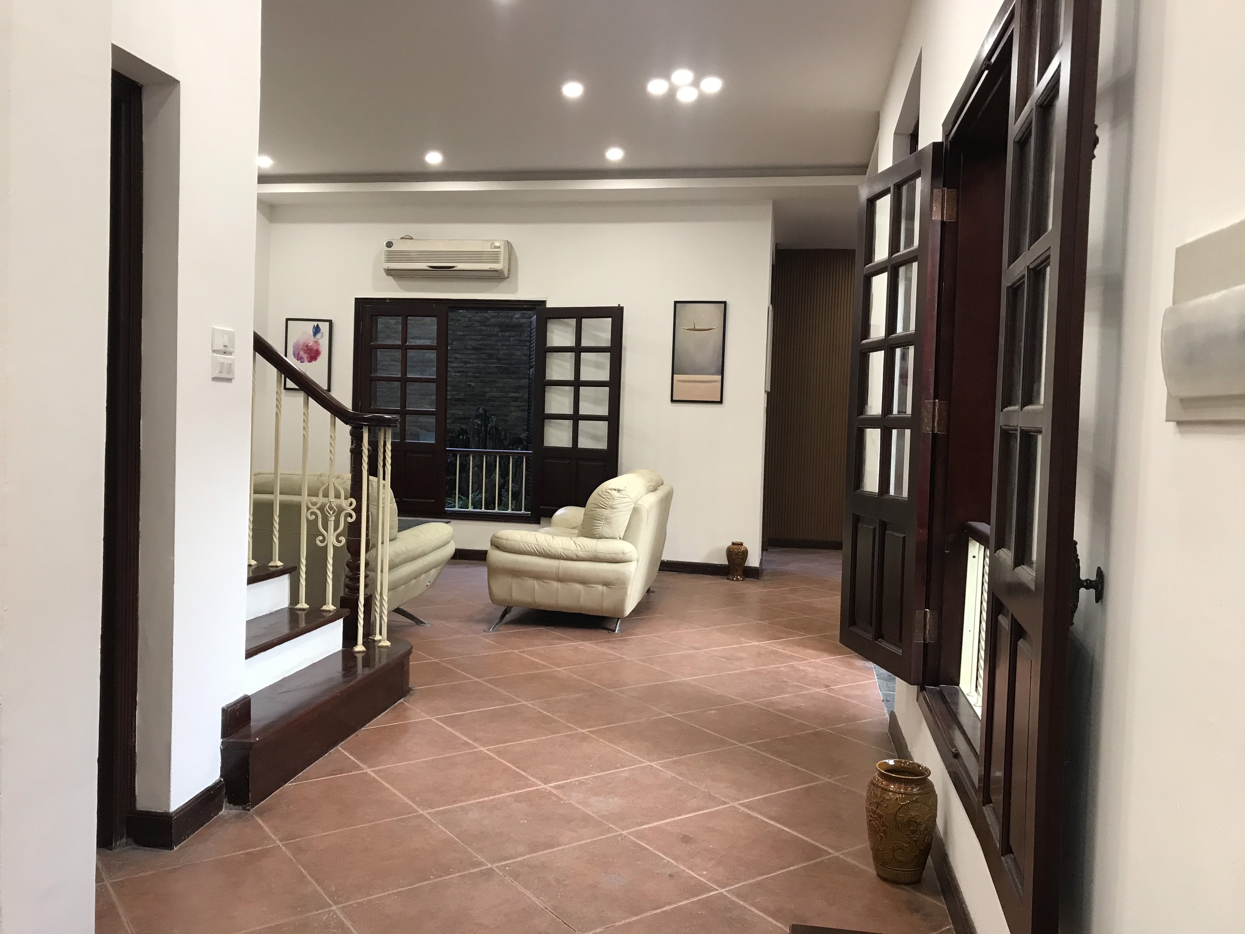 Cho thuê biệt thự căn góc khu C2 khu Ciputra Hà Nội. 2