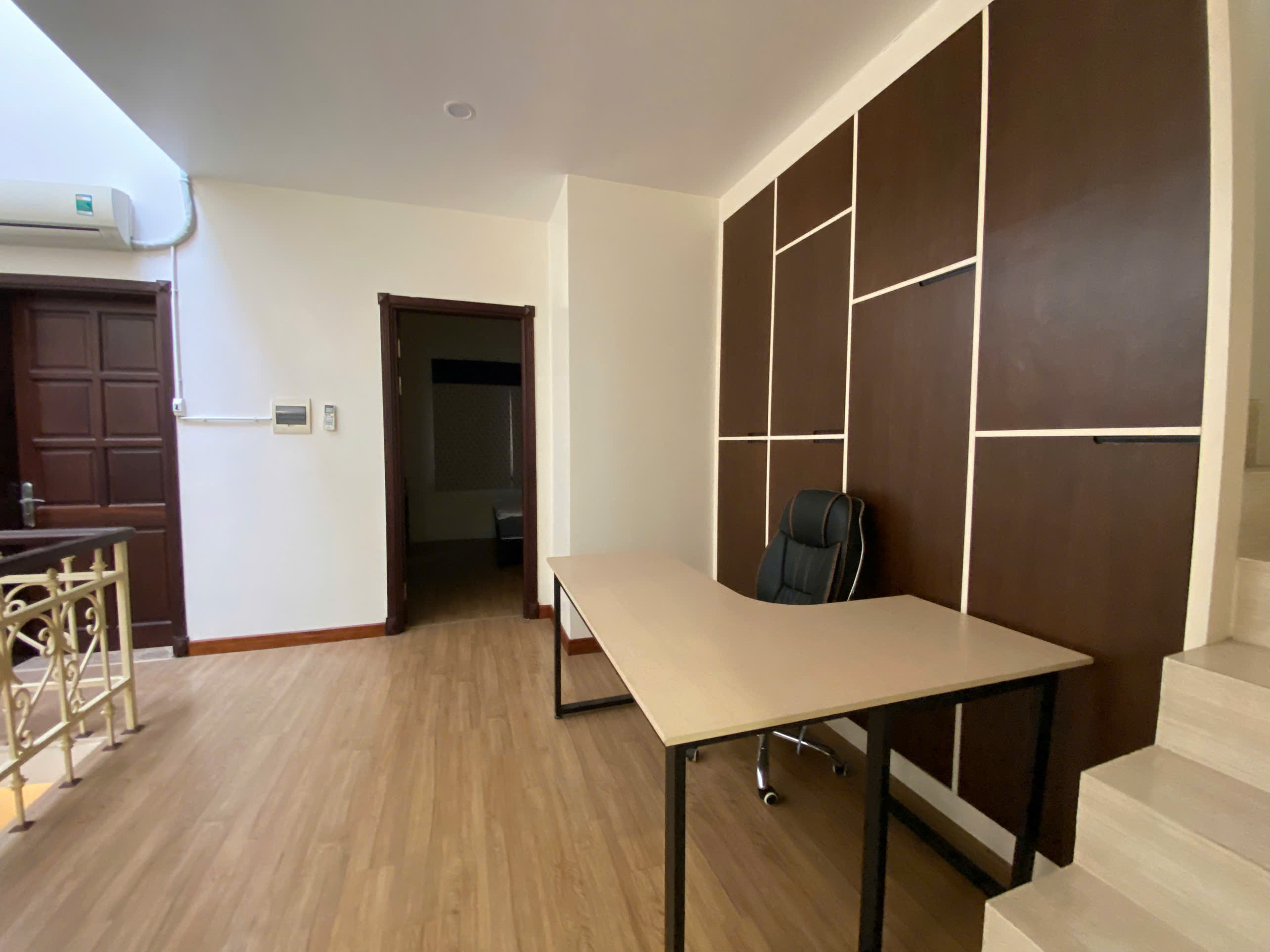 Bán biệt thự lô C2 giá rẻ diện tích 126m2 ở khu Ciputra Hà Nội giá hơn 46 Tỷ 16