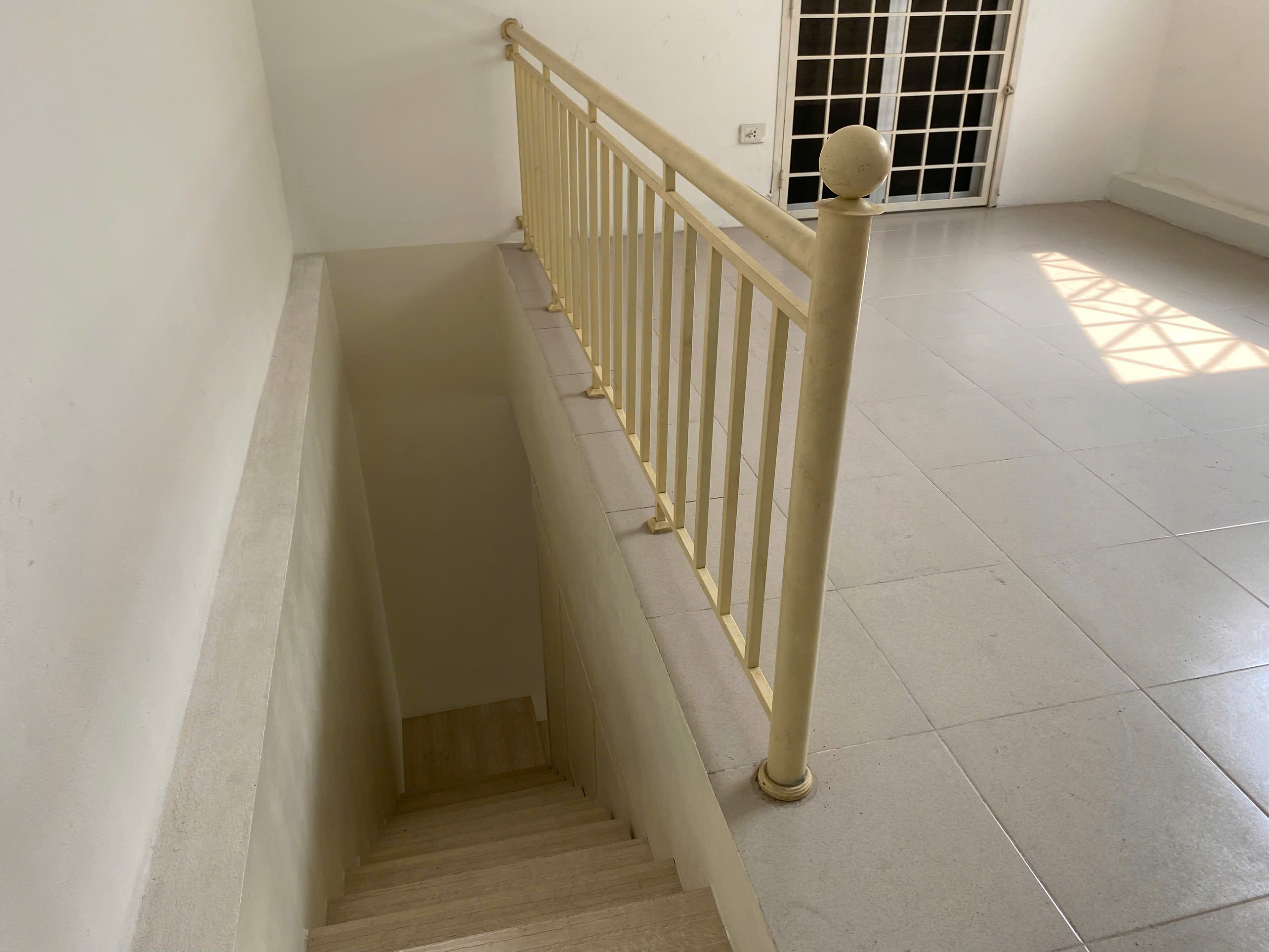 Bán biệt thự lô C2 giá rẻ diện tích 126m2 ở khu Ciputra Hà Nội giá hơn 46 Tỷ 18