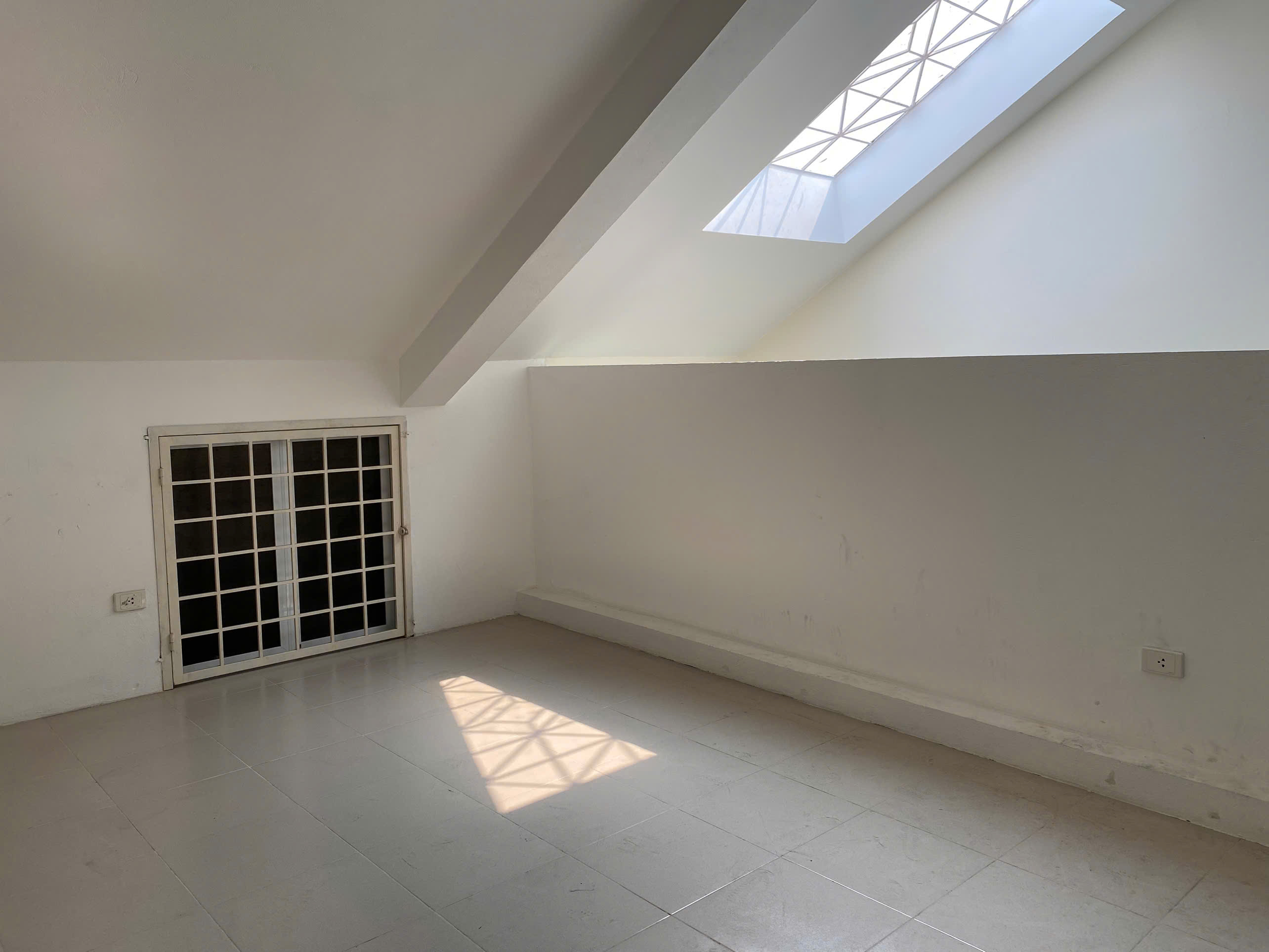 Bán biệt thự lô C2 giá rẻ diện tích 126m2 ở khu Ciputra Hà Nội giá hơn 46 Tỷ 20