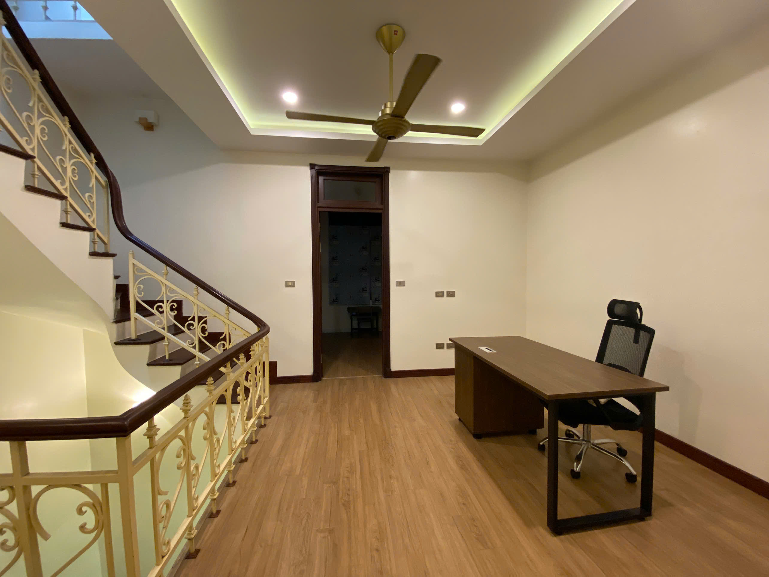 Bán biệt thự lô C2 giá rẻ diện tích 126m2 ở khu Ciputra Hà Nội giá hơn 46 Tỷ 9