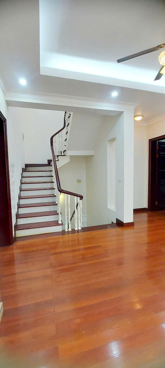 Biệt thự 4 Phòng Ngủ đã sửa đẹp đủ đồ ở Lô C4 Ciputra HN Cho thuê giá rẻ bất ngờ 9