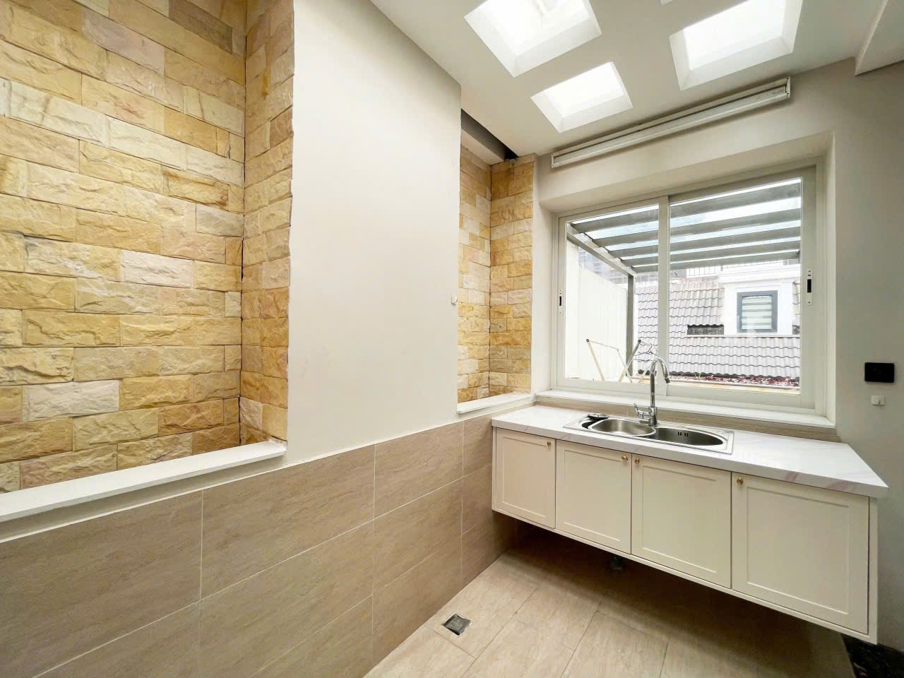 Biệt thự 5 Phòng Ngủ đủ đồ cho thuê ở lô K giá rẻ 65 Triệu/Tháng đang chống 16