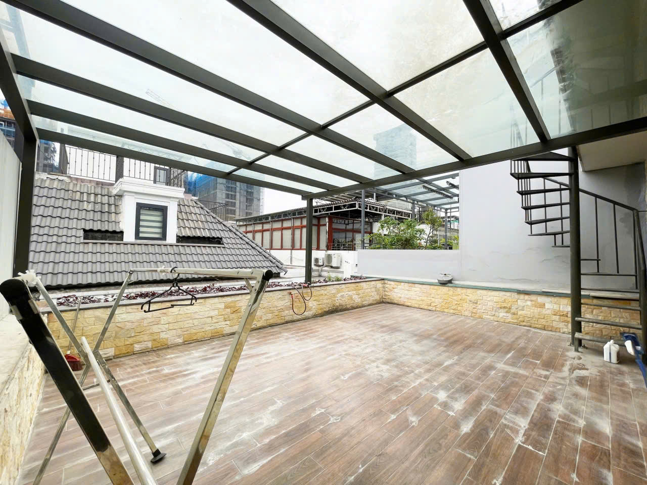 Biệt thự 5 Phòng Ngủ đủ đồ cho thuê ở lô K giá rẻ 65 Triệu/Tháng đang chống 18