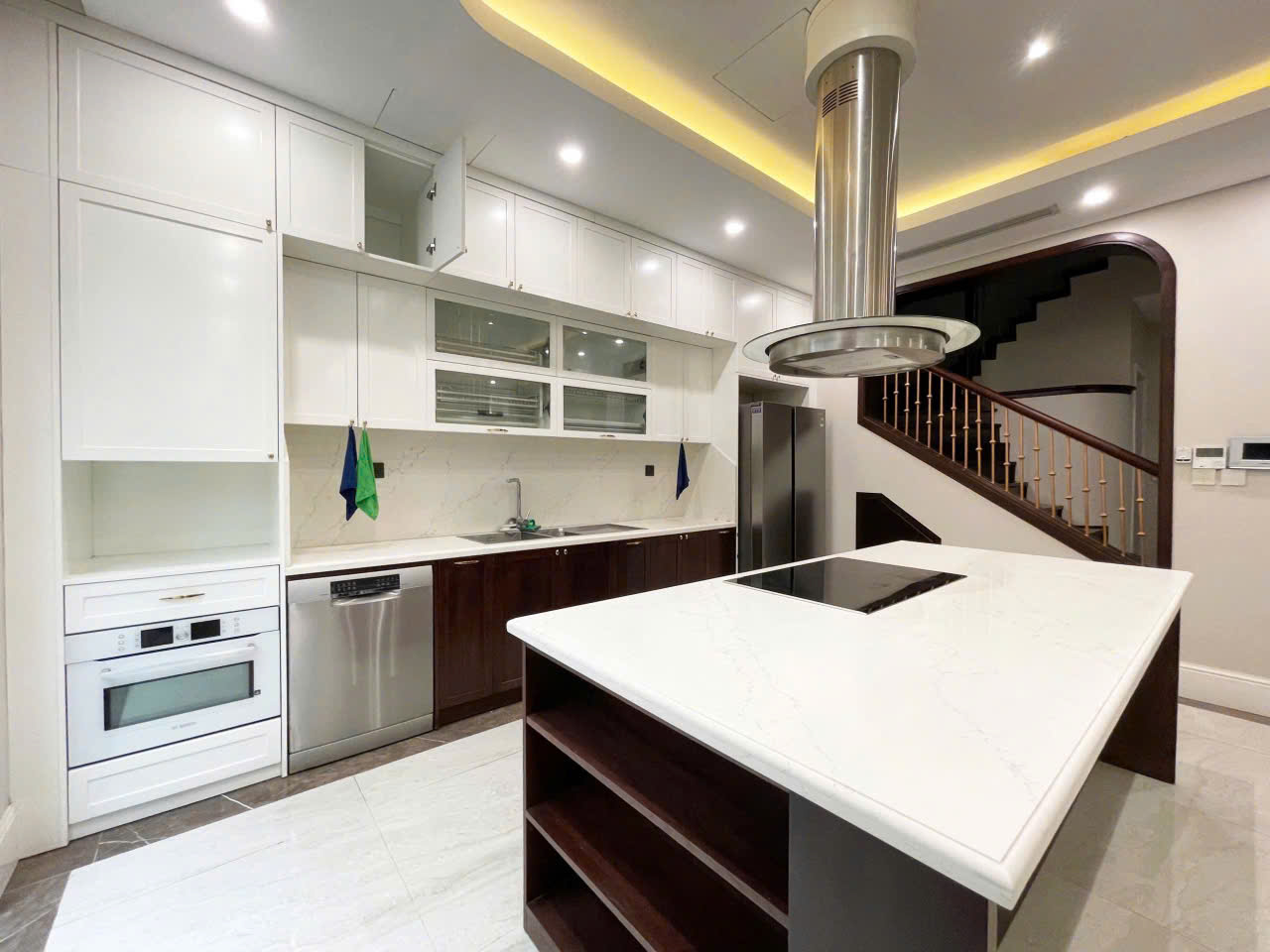 Biệt thự 5 Phòng Ngủ đủ đồ cho thuê ở lô K giá rẻ 65 Triệu/Tháng đang chống 3