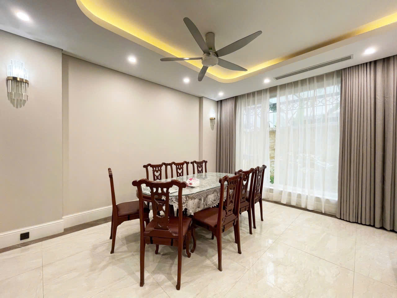 Biệt thự 5 Phòng Ngủ đủ đồ cho thuê ở lô K giá rẻ 65 Triệu/Tháng đang chống 5