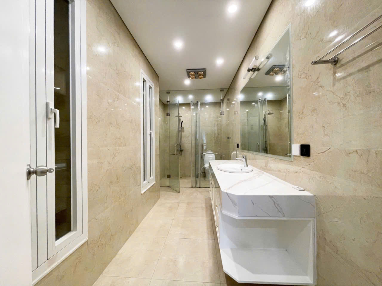 Biệt thự 5 Phòng Ngủ đủ đồ cho thuê ở lô K giá rẻ 65 Triệu/Tháng đang chống 8