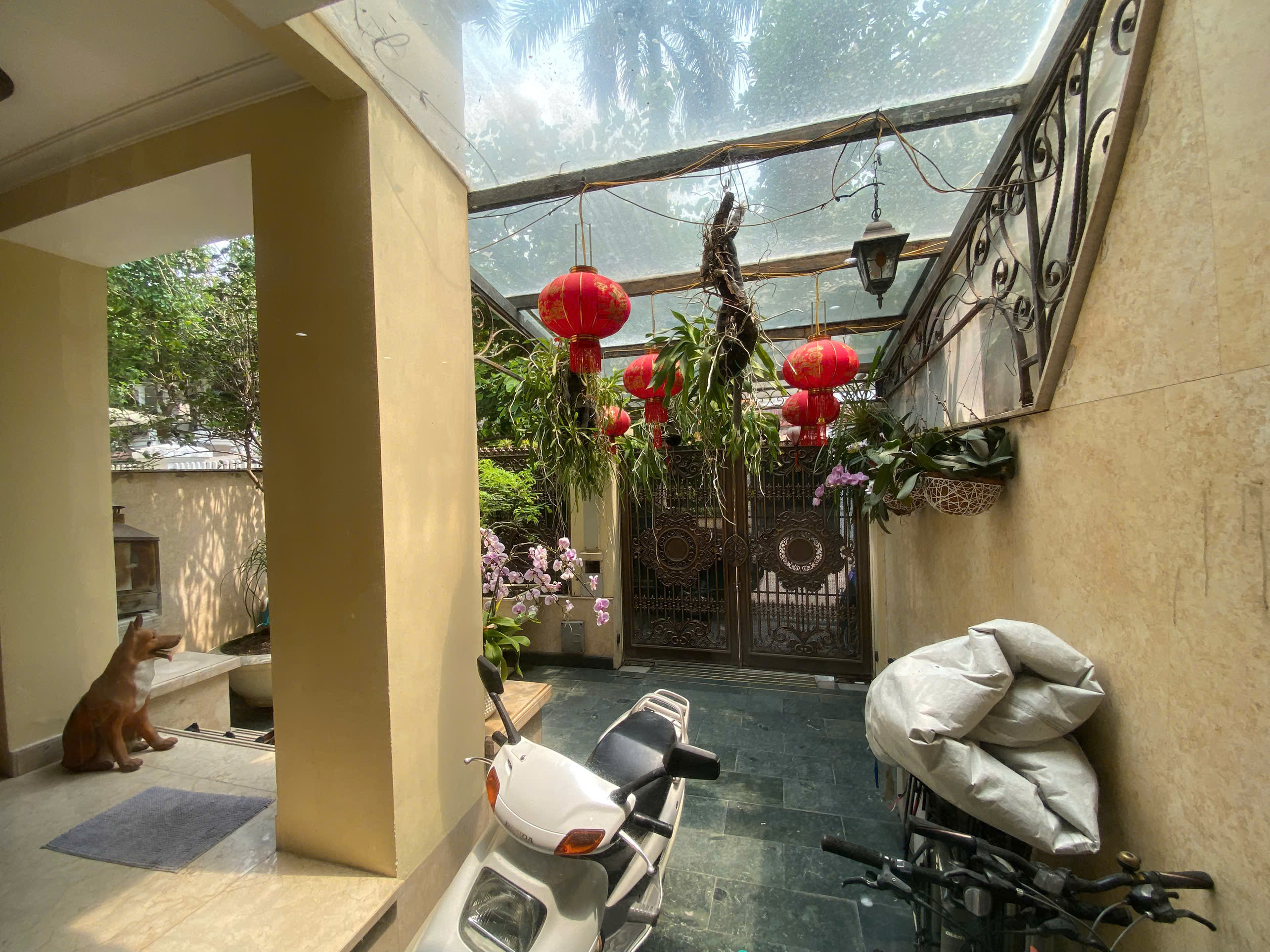 Biệt thự 6 Phòng Ngủ sửa đẹp ở Lô C1 Khu Đô Thị Nam Thăng Long Ciputra HN bán 2