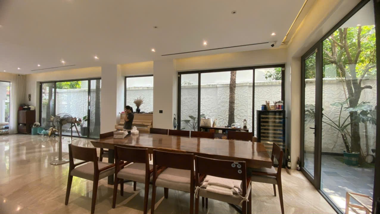 Biệt thự 6 Phòng Ngủ sửa đẹp sân vườn rộng ở lô T1 Ciputra Hà Nội bán giá rẻ 5