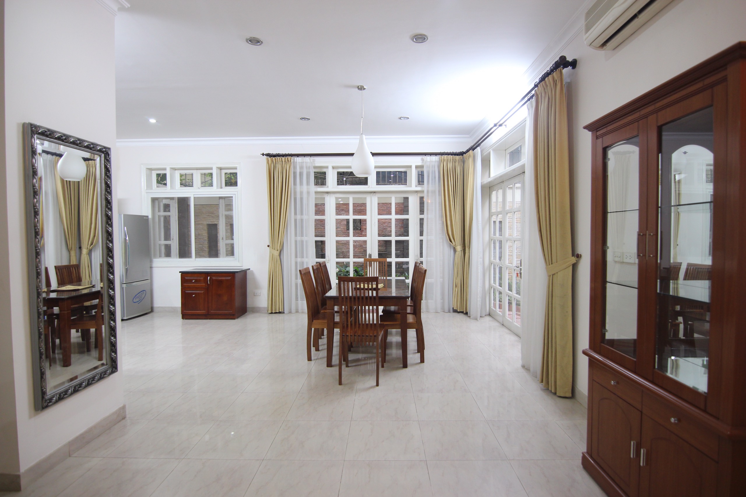 Biệt thự cho thuê khu D4 Ciputra 5 phòng ngủ đủ đồ gần trường Unis 2