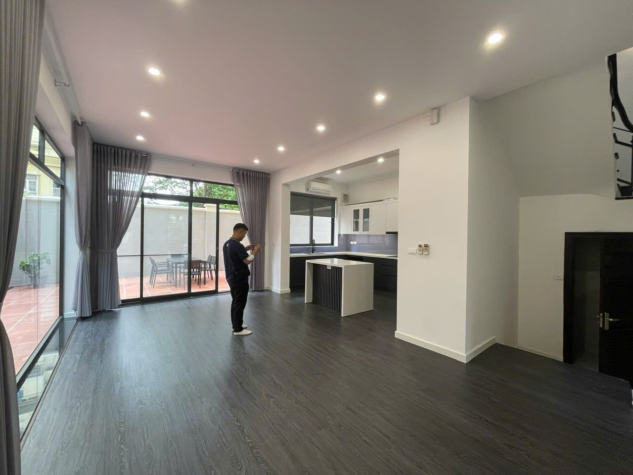 Biệt thự G10 đã sửa đẹp có 5 Phòng Ngủ đủ đồ ở Khu Ciputra Hà Nội bán giá rẻ 4