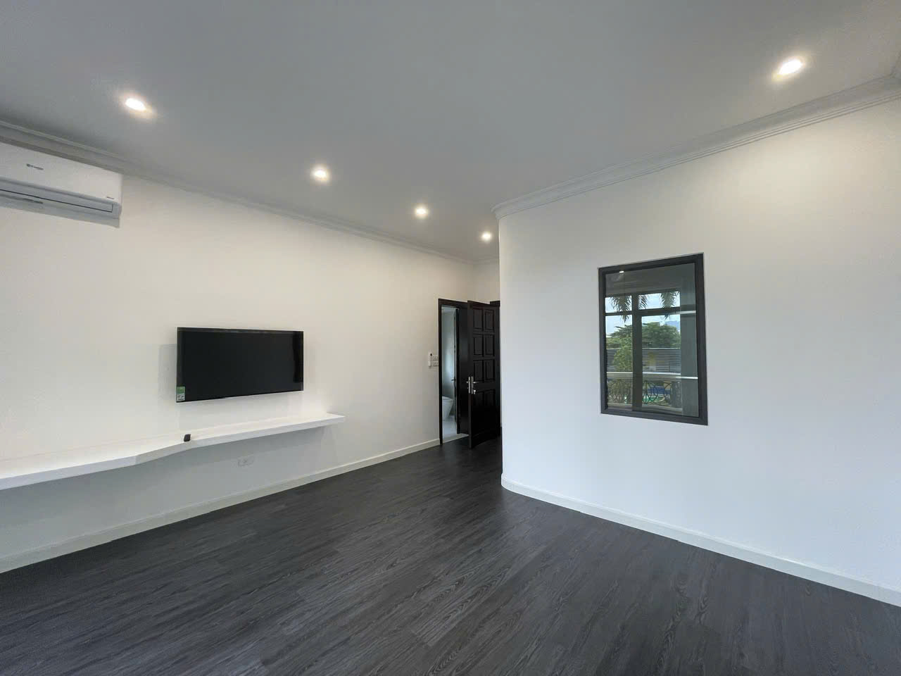 Biệt thự G10 đã sửa đẹp có 5 Phòng Ngủ đủ đồ ở Khu Ciputra Hà Nội bán giá rẻ 9
