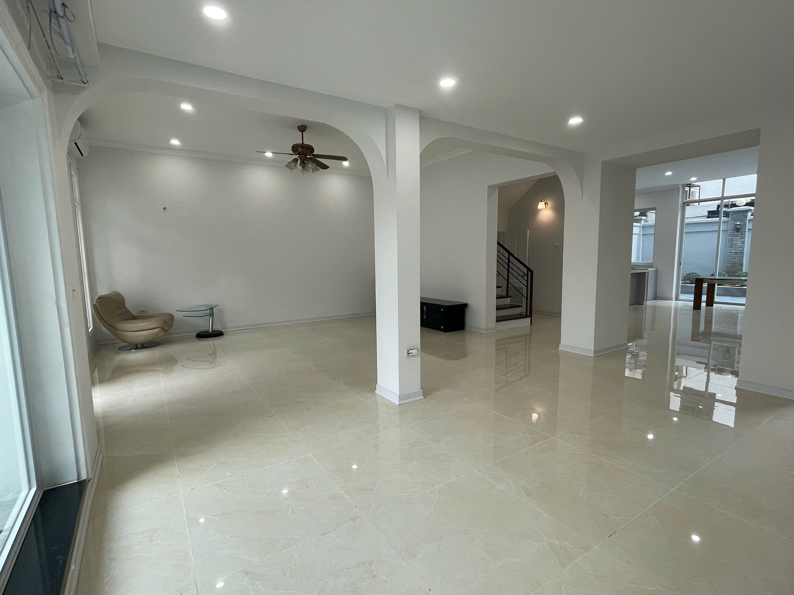 Biệt thự thuê mặt đường Đôi Lô C Khu Đô Thị Nam Thăng Long - Ciputra Hà Nội cho thuê 2