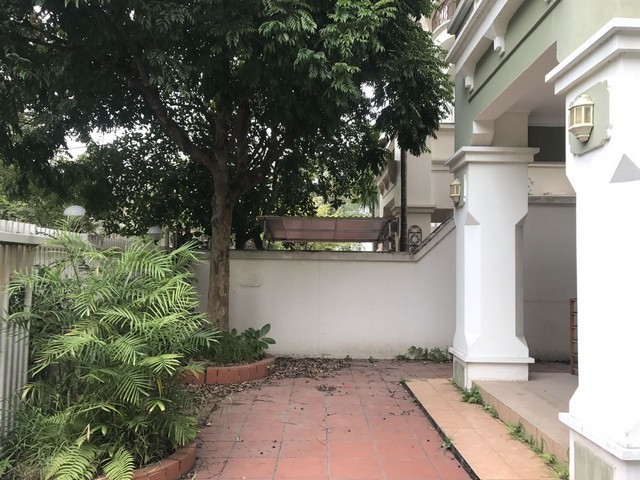 Cần bán biệt thự 230m2, 5 ngủ có sân vườn giá rẻ khu T5 Ciputra Hà Nội 2