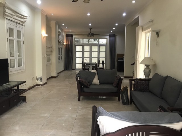 Cần bán biệt thự 230m2, 5 ngủ có sân vườn giá rẻ khu T5 Ciputra Hà Nội 3