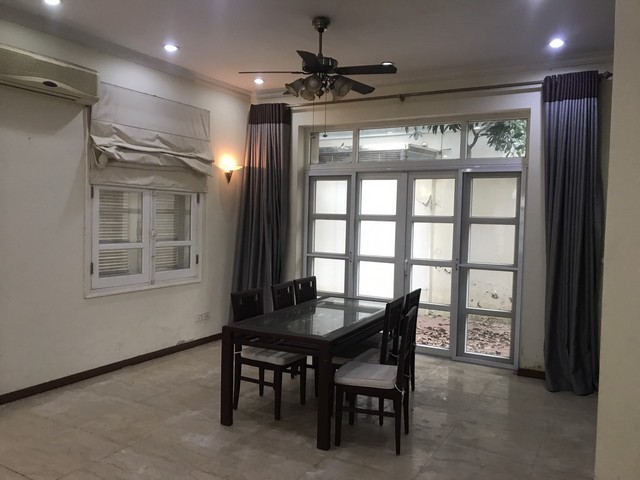 Cần bán biệt thự 230m2, 5 ngủ có sân vườn giá rẻ khu T5 Ciputra Hà Nội 4