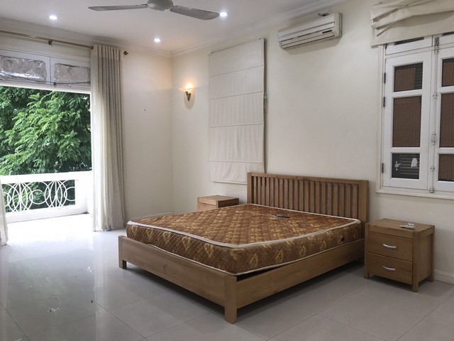Cần bán biệt thự 230m2, 5 ngủ có sân vườn giá rẻ khu T5 Ciputra Hà Nội 5