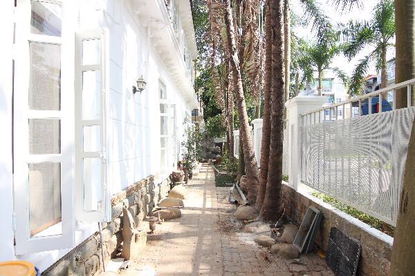 Cho thuê biệt thự 4 phòng ngủ lô góc dãy D4 Khu Đô Thị Ciputra Hà Nội 8