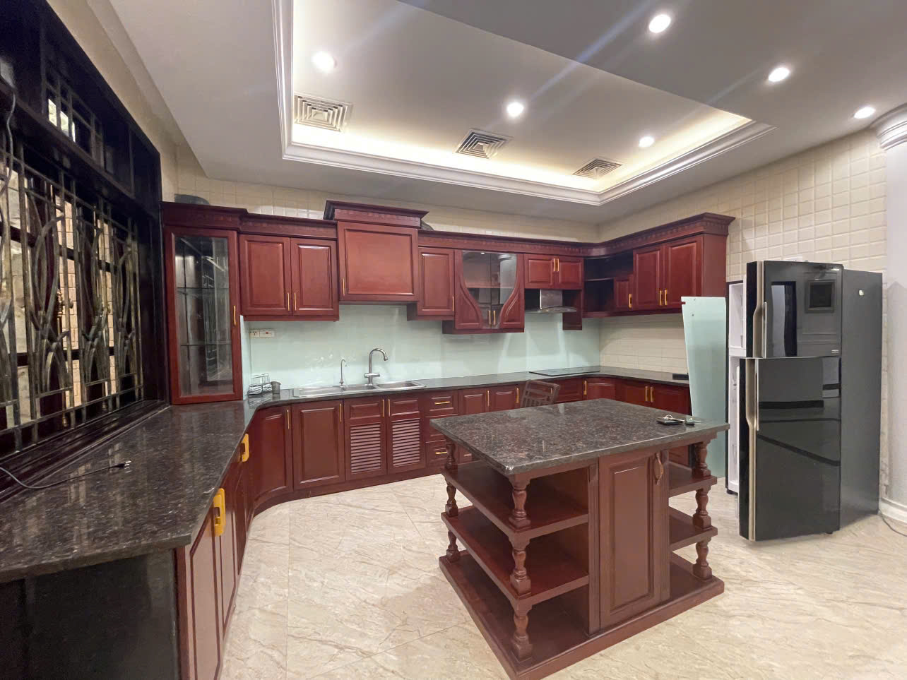 Cho thuê biệt thự 4 Phòng Ngủ mặt đường đô lô C diện tích 198m2 giá hợp lý 3