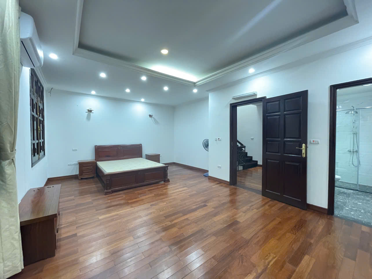 Cho thuê biệt thự 4 Phòng Ngủ mặt đường đô lô C diện tích 198m2 giá hợp lý 7