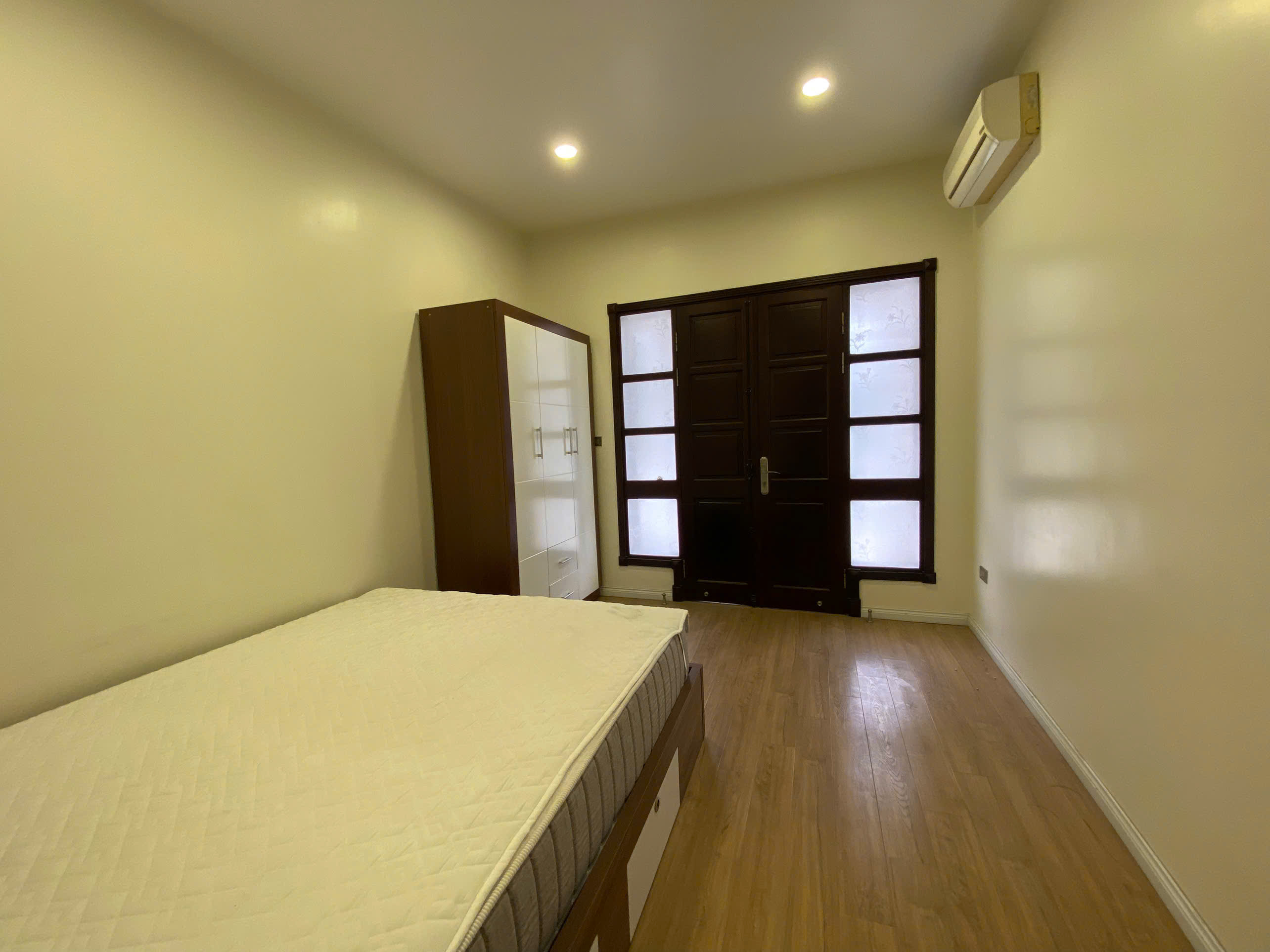 Cho thuê biệt thự 4 Phòng Ngủ nội thất cơ bản ở Lô C4 diện tích 126m2 giá hơn 20 Triệu 10