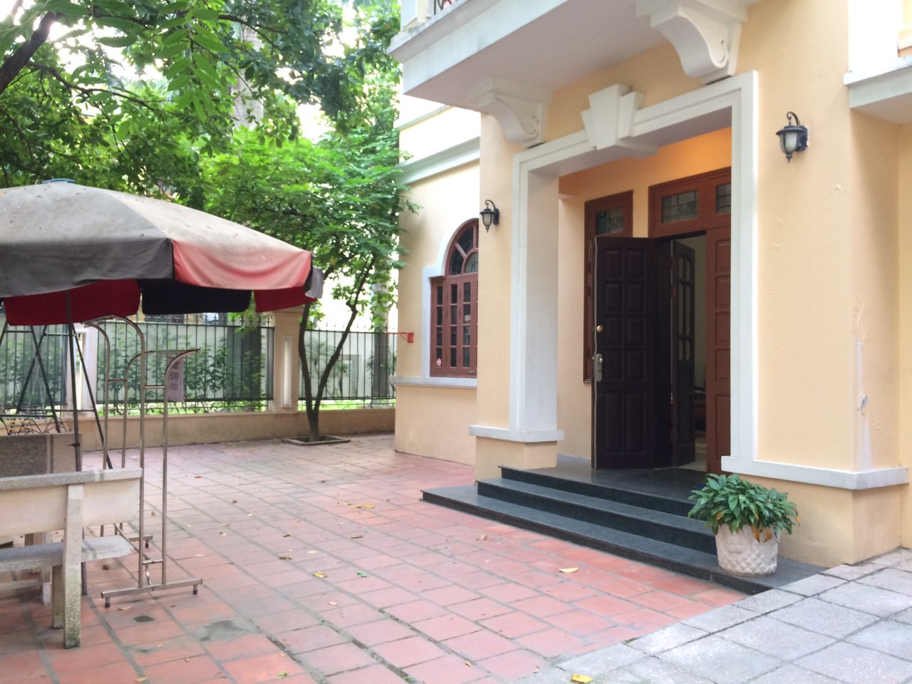 Cho thuê biệt thự căn góc dãy D5 khu đô thị Ciputra 1
