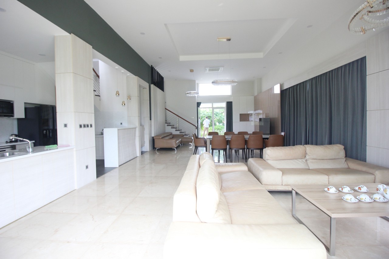 Cho thuê siêu biệt thự khu Q diện tích 476m2 thuộc Khu Đô Thị Ciptra Hà Nội 1