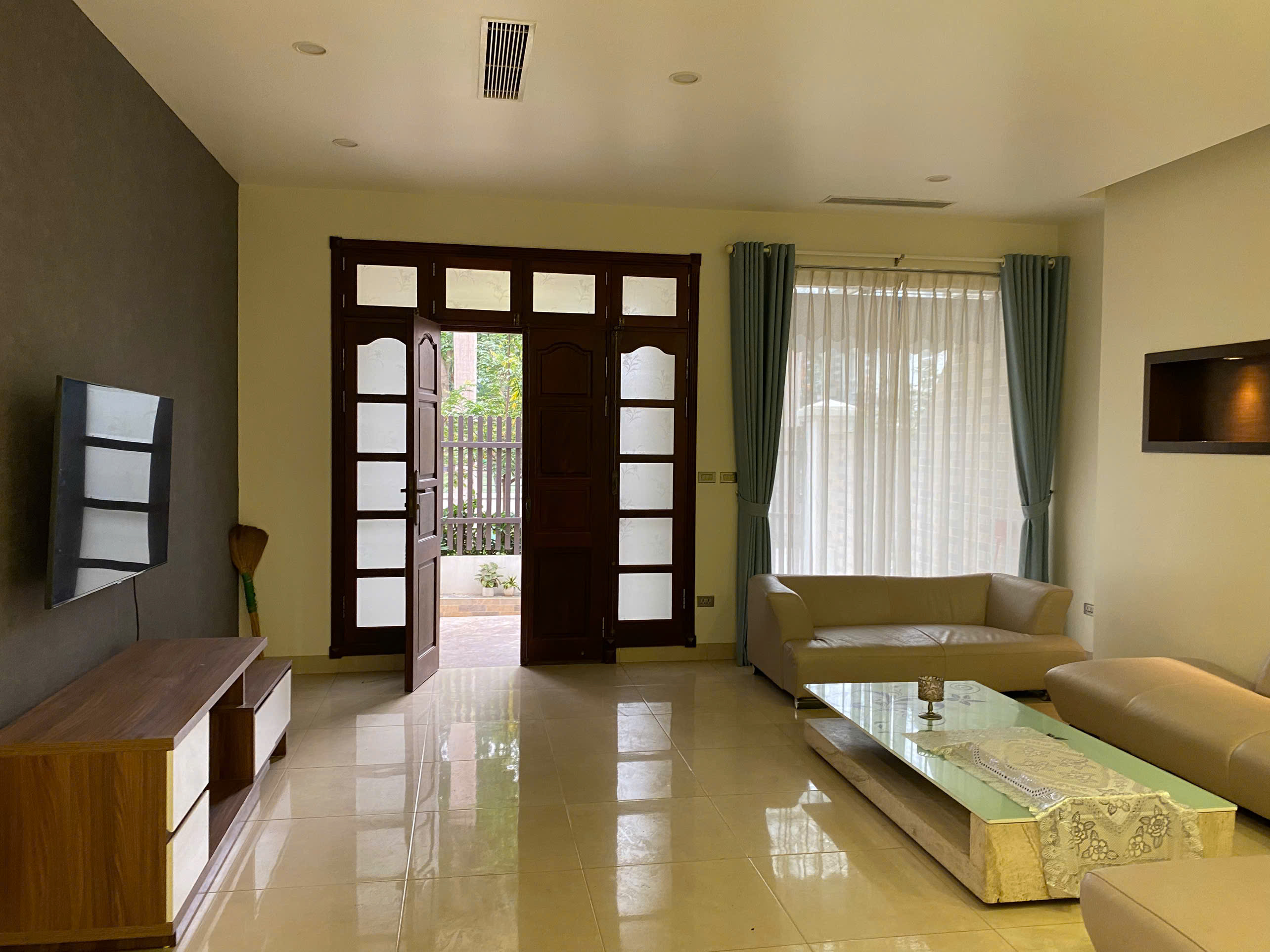 Biệt thự 126m2 bán có 4 Phòng Ngủ bán giá rẻ 43,5 Tỷ ở Khu đô thị Nam Thăng Long