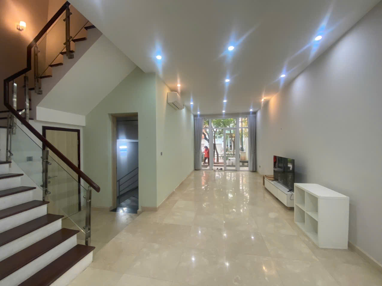 Biệt thự 5 Phòng Ngủ đủ đồ ở Lô C Khu Đô Thị Nam Thăng Long chỉ 50 Triệu/Tháng