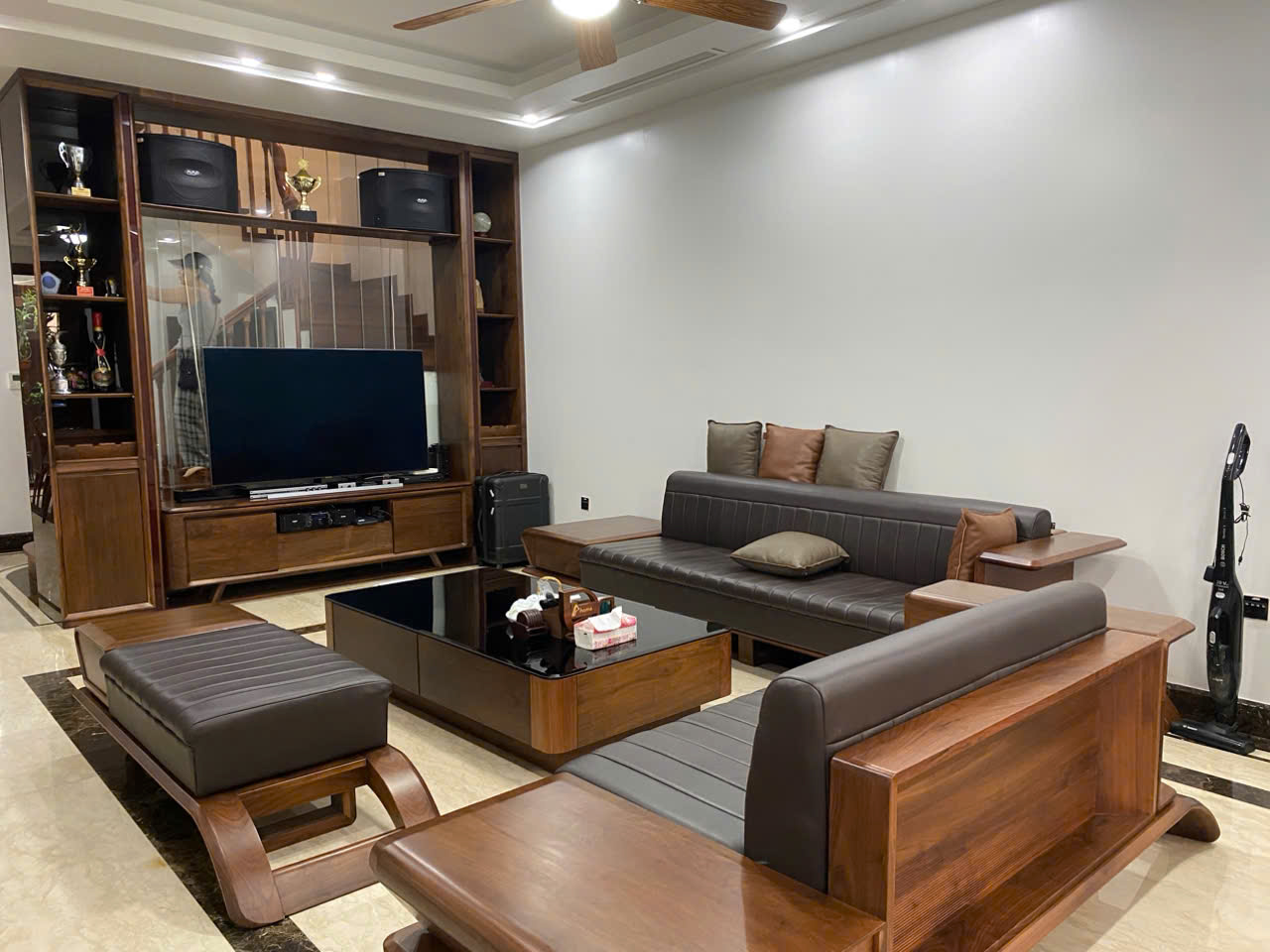 Biệt thự hướng Đông Nam sửa đẹp giá rẻ ở Lô G1 Ciputra Hà Nội Bán