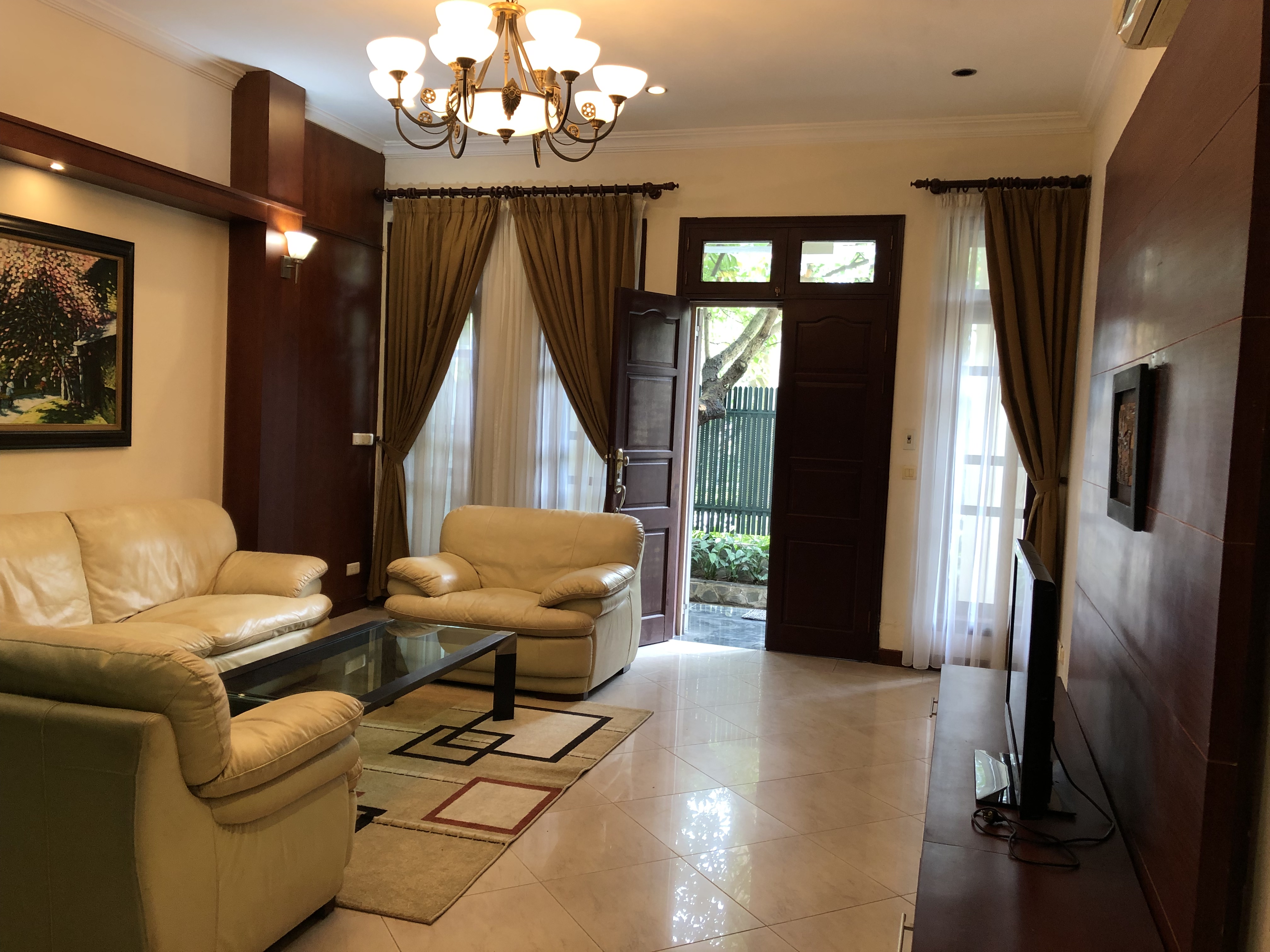 Bán biệt thự lô C2 mặt đường đôi khu Đô Thị Nam Thăng Long giá hợp lý