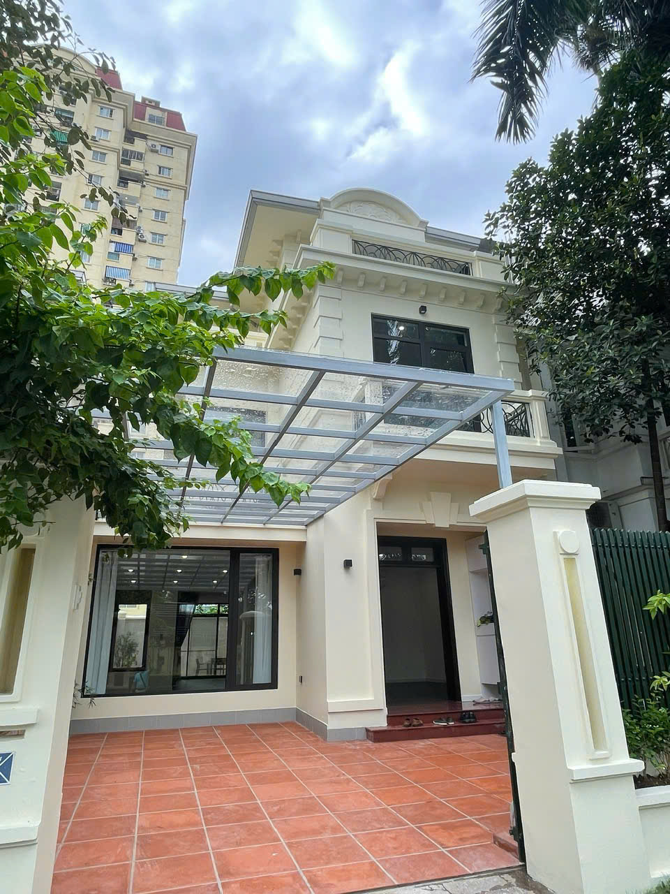 Biệt thự G10 đã  sửa đẹp có 5 Phòng Ngủ đủ đồ ở Khu Ciputra Hà Nội bán giá rẻ