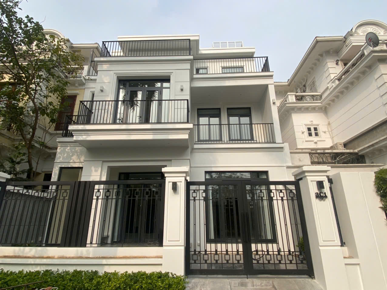 Cho thuê biệt thự 5 Phòng Ngủ, Thang Máy vị trí đẹp giá hơn 100 Triệu ở lô C1 Ciputra